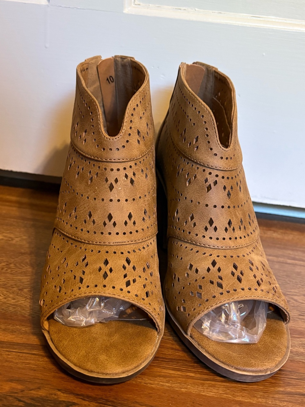 Jellypop Clarita Size 10 Suede Cutout Peep-Toe Tan Booties - Picture 2 of 9
